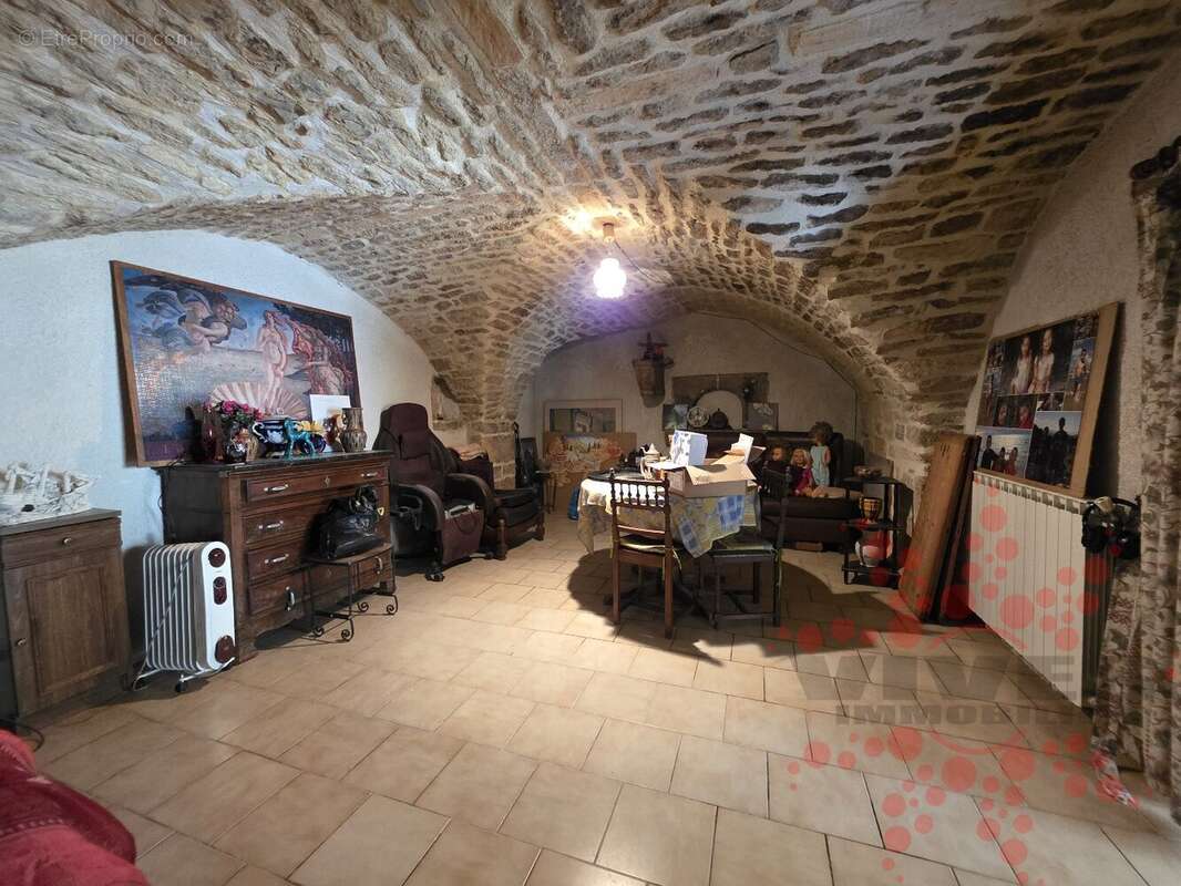 Maison en pierre avec cour et dépendances - photo 4