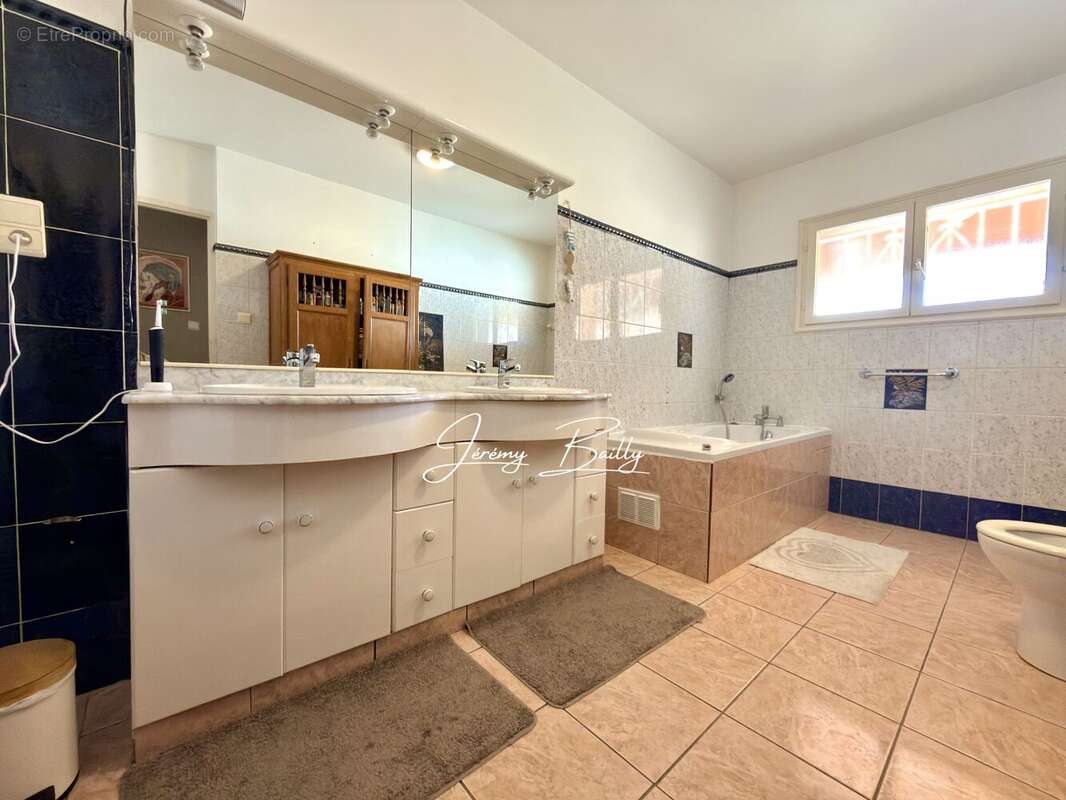 Maison 171 m² à Pia  - photo 29