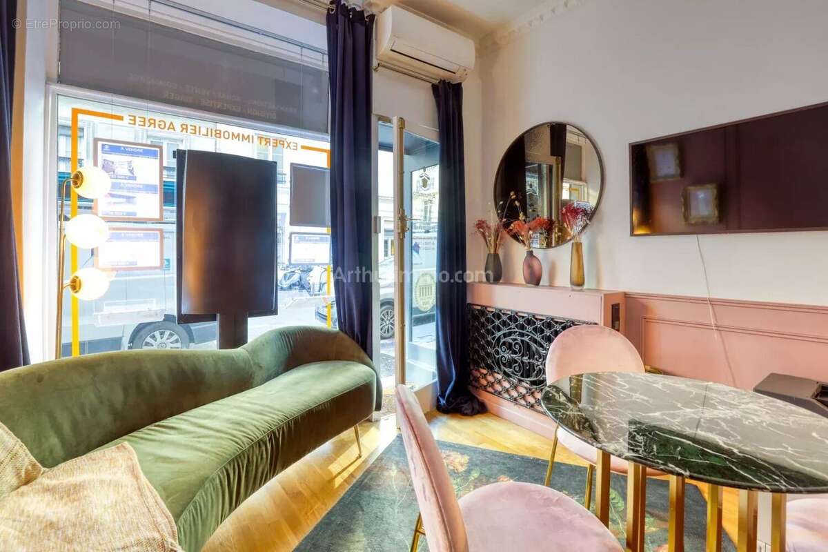 Commerce à PARIS-6E