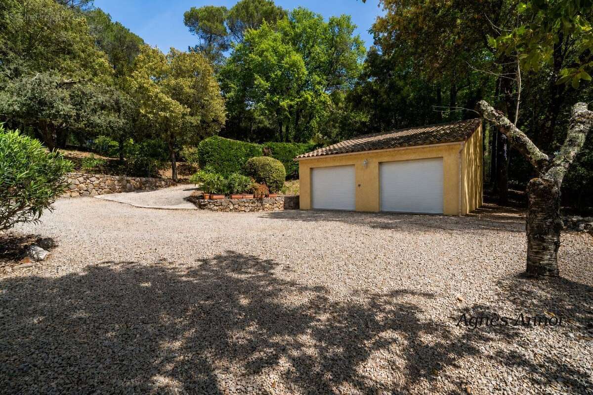 Maison 160 m² à Meounes-Les-Montrieux  - photo 14