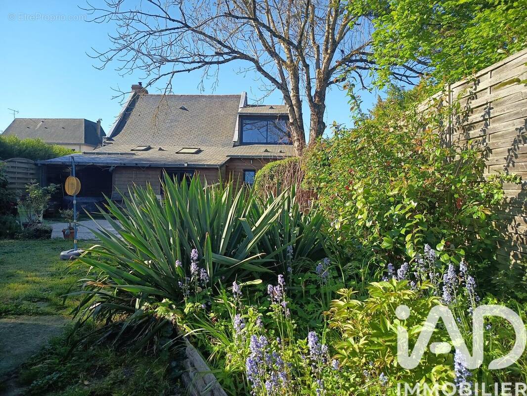 Photo 1 - Maison à SAINT-CLEMENT-DES-LEVEES