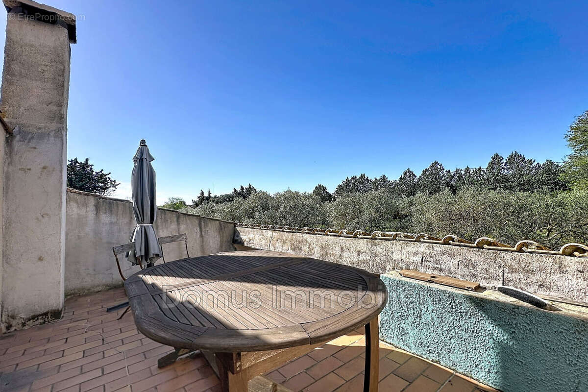 Appartement à CHATEAUNEUF-DE-GADAGNE