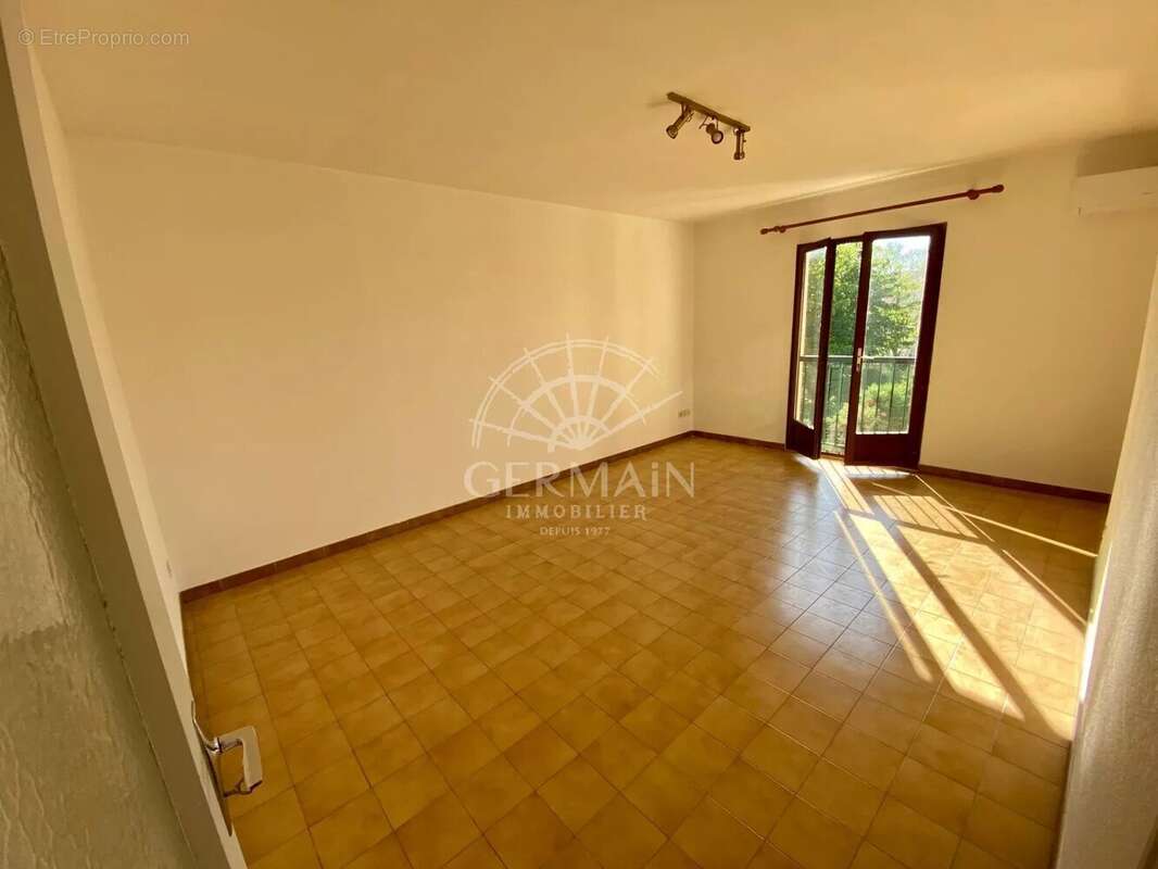 L'Isle sur la Sorgue, à vendte appartement de type 3 avec terrasse proche du centre vendu loué - photo 4