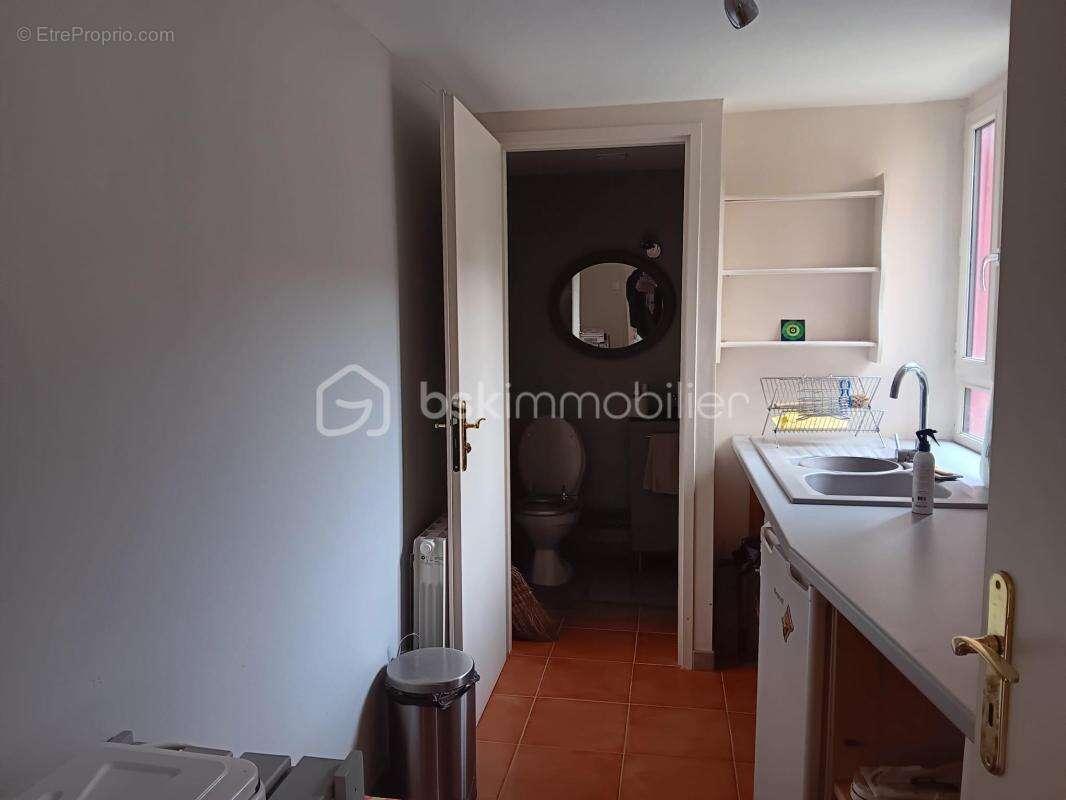 Commerce à SAUZE-VAUSSAIS