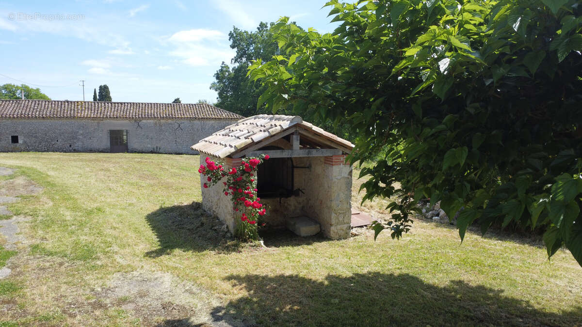 Maison à SAINT-NAZAIRE-DE-VALENTANE