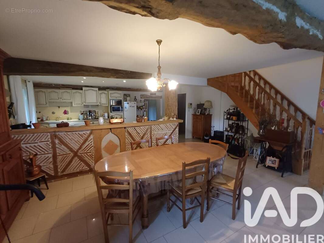 Maison 248 m² à Roumagne  - photo 4