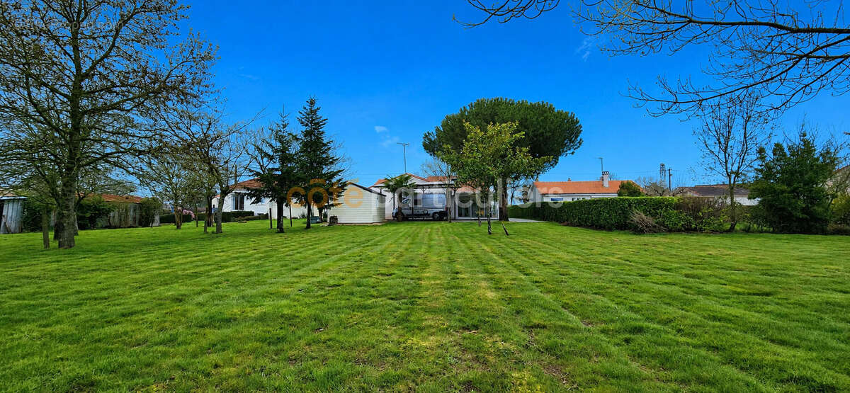 Sous compromis -- la roche-sur-yon -- quartier belle place -- maison 5 pieces -- 159 m2 -- jardin -- veranda - photo 18