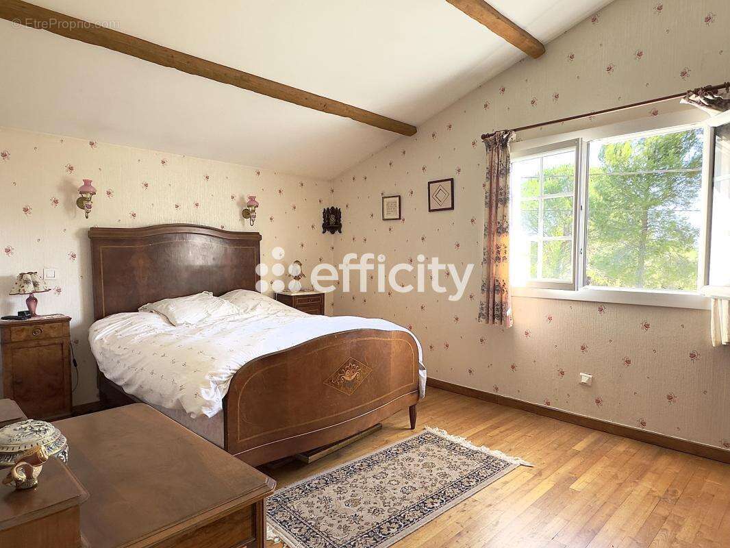 Maison à MONTAREN-ET-SAINT-MEDIERS