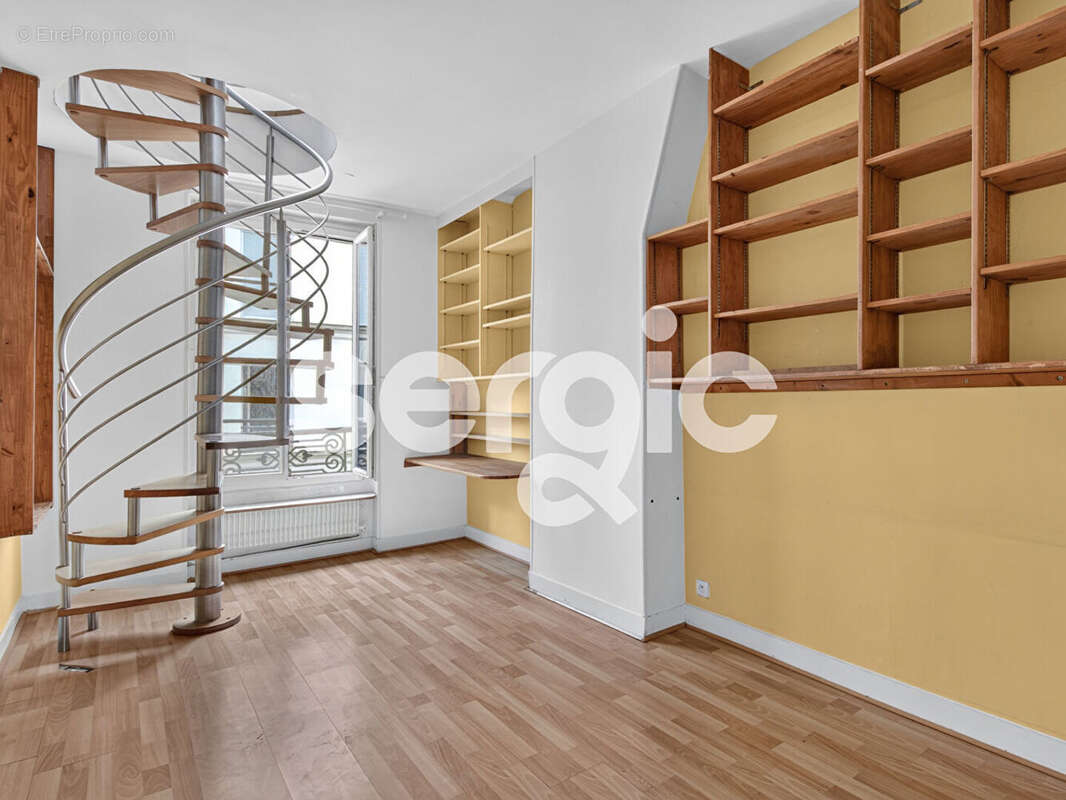 Appartement à PARIS-14E