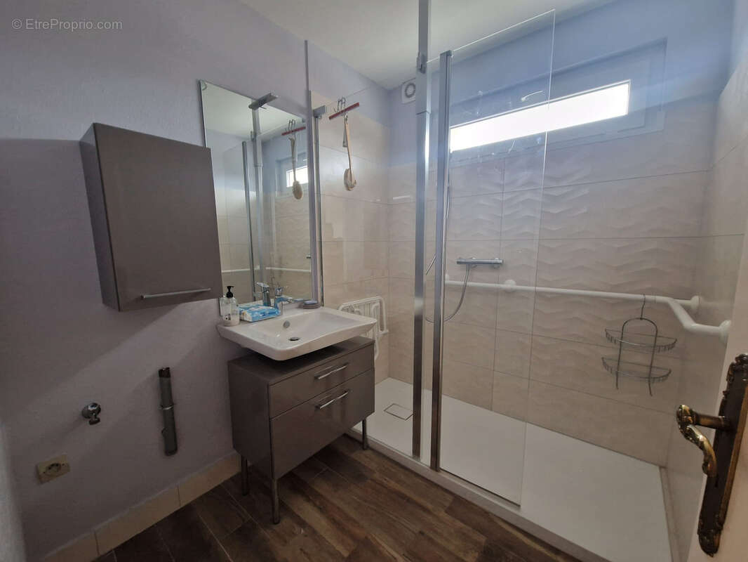À vendre   F2 de 45 m2 avec loggia   Fort potentiel locatif   Saint-Louis - photo 13