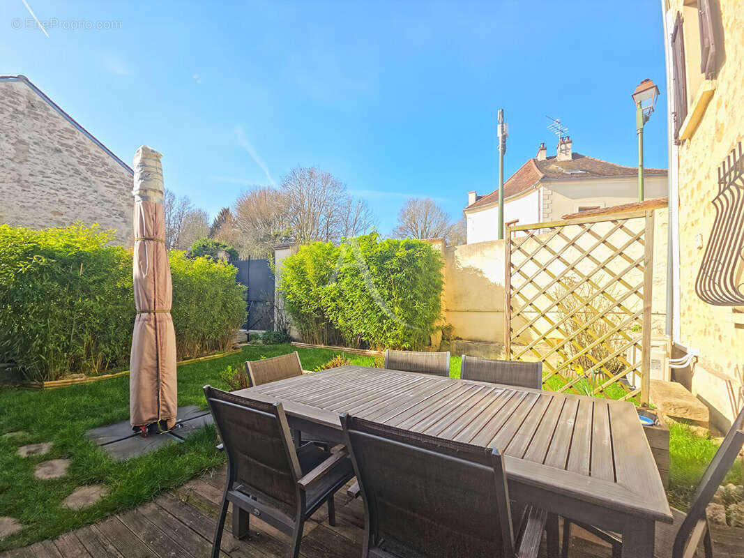 Maison à OINVILLE-SUR-MONTCIENT