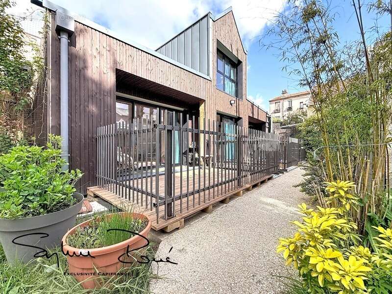 Maison à MONTROUGE