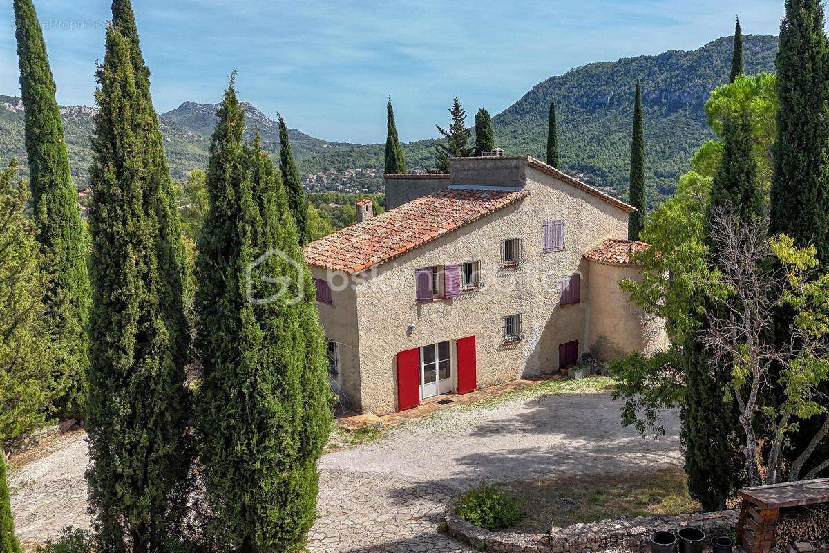 Maison à LE REVEST-LES-EAUX