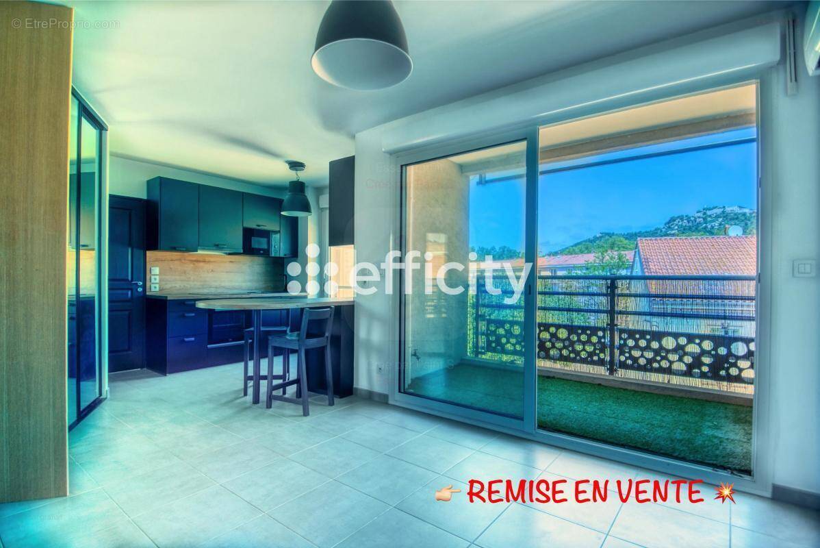 Appartement à SIX-FOURS-LES-PLAGES