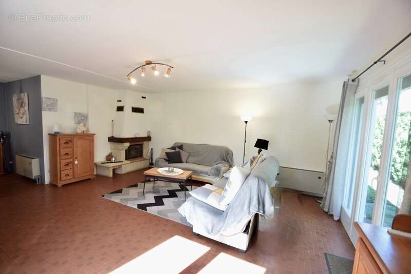 Maison à SAINT-PRYVE-SAINT-MESMIN