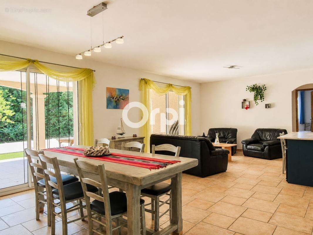 Brouzet-lès-Alès – Villa de Plain-Pied de 120 m²  Terrain de 1 500 m² - photo 5