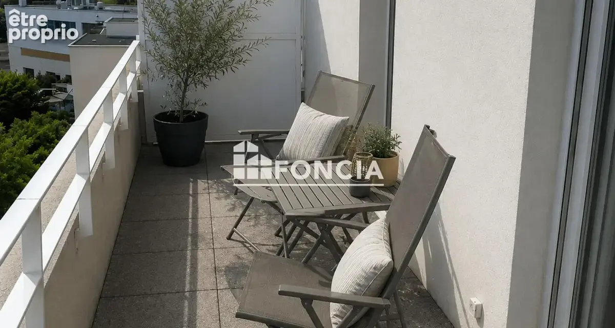 Juvignac – T1 dernier étage avec grande terrasse sud, stationnement et locataire en place - photo 4