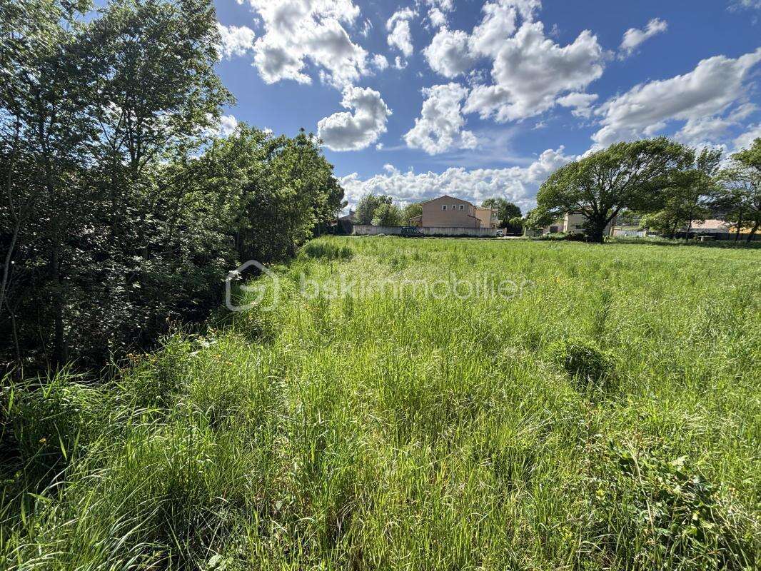 Terrain à RIBAUTE-LES-TAVERNES
