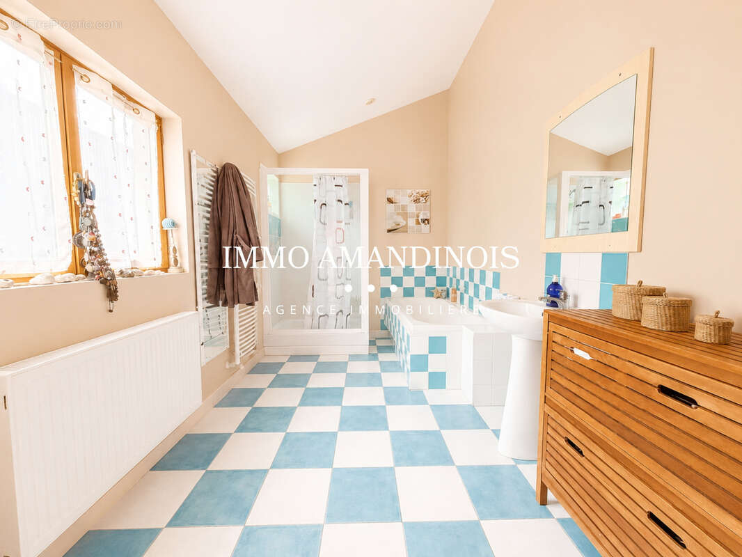 Maison de ville à Saint-Amand-les-Eaux, bâtie sur 952 m2. - photo 11