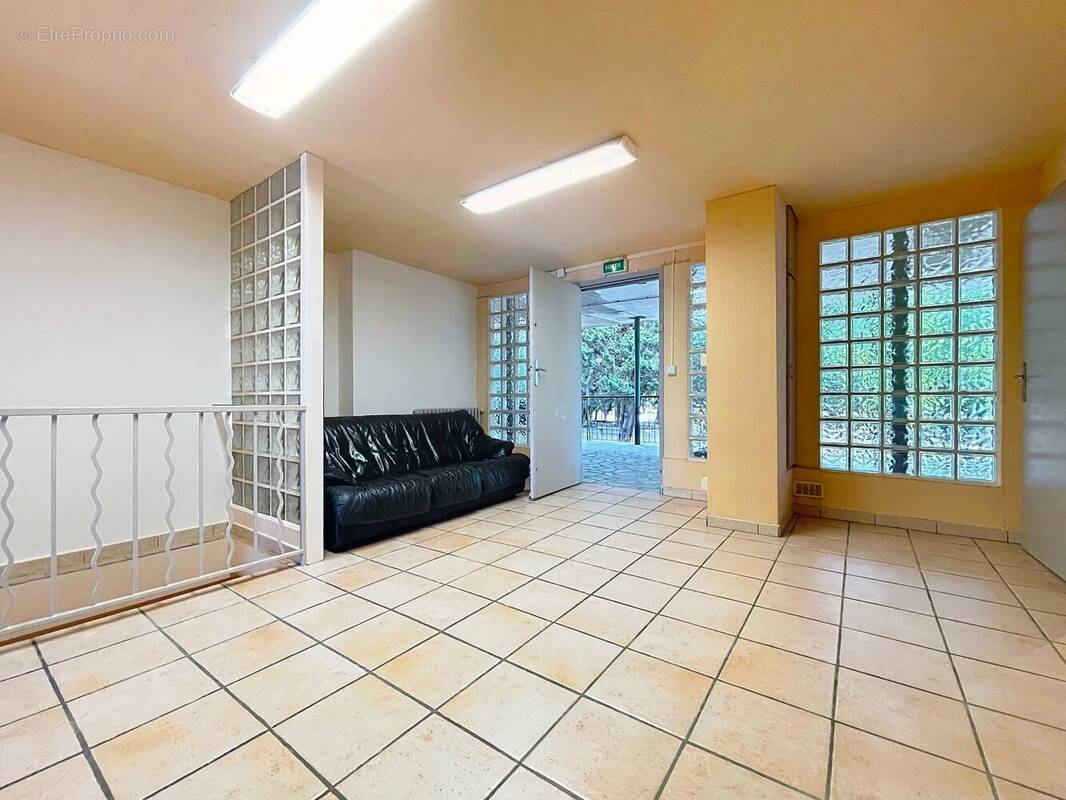 Commerce à MARSEILLE-12E