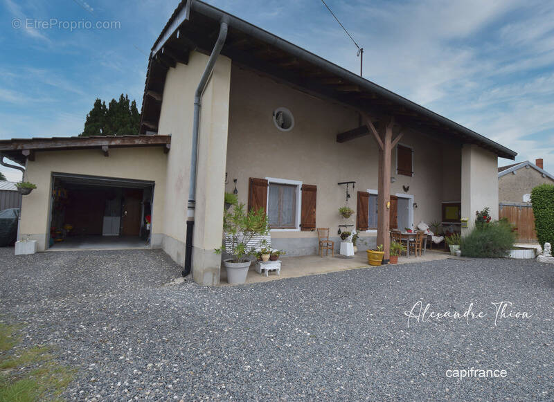 Maison à DOMPIERRE-SUR-VEYLE