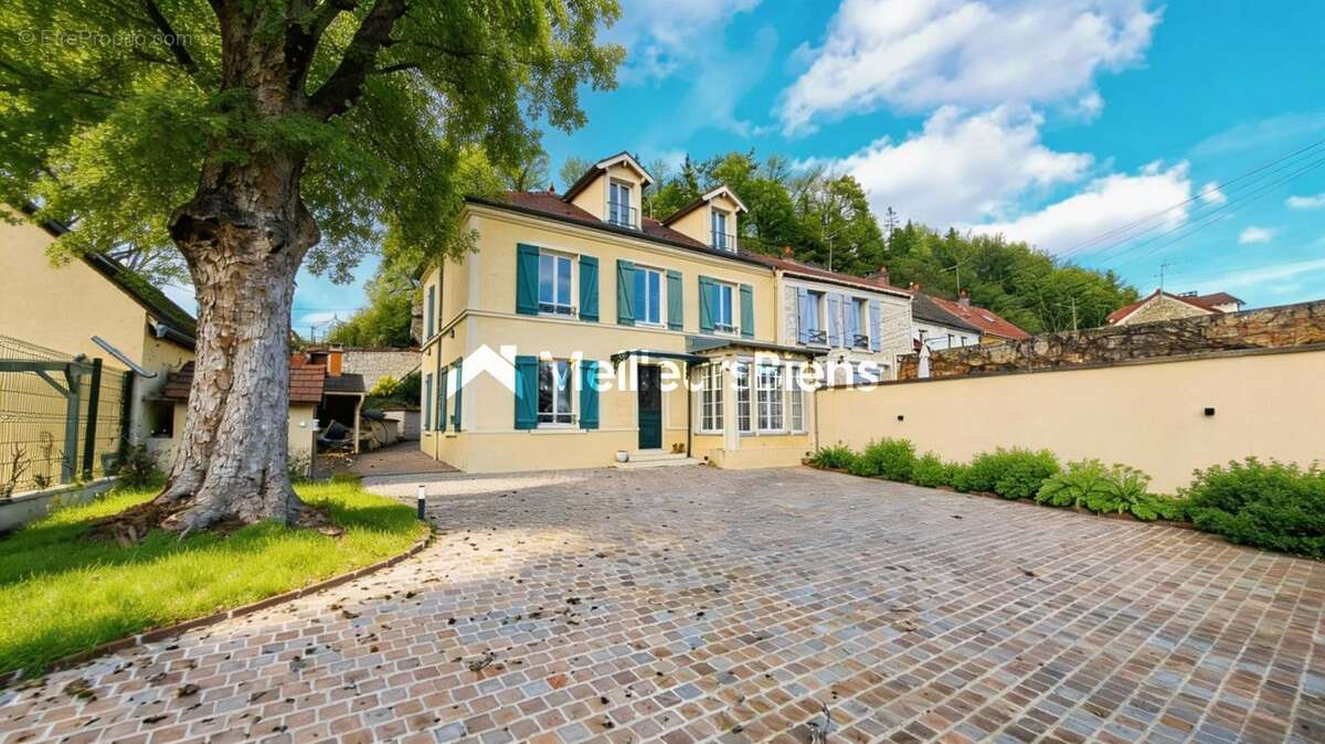 Maison à AUVERS-SUR-OISE