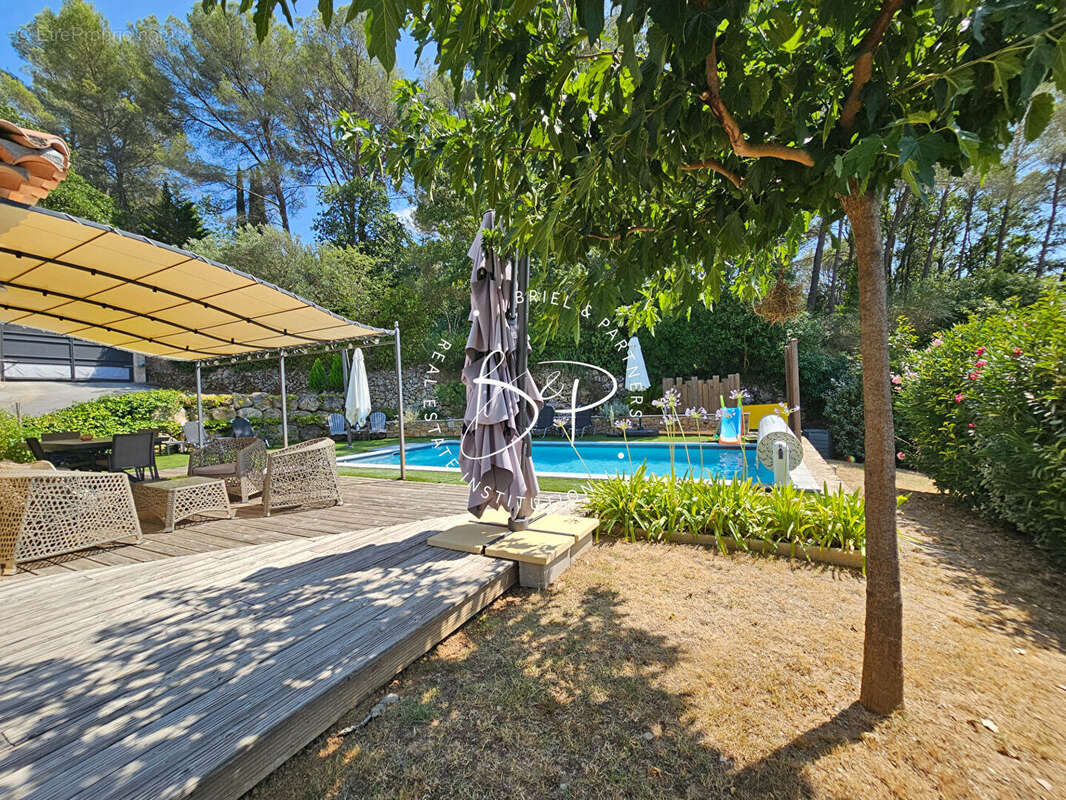 EXCLUSIVITE LORGUES Maison de plain-pied de 127 m² avec 4 chambres, piscine chauffée et jardin paysagé - photo 16