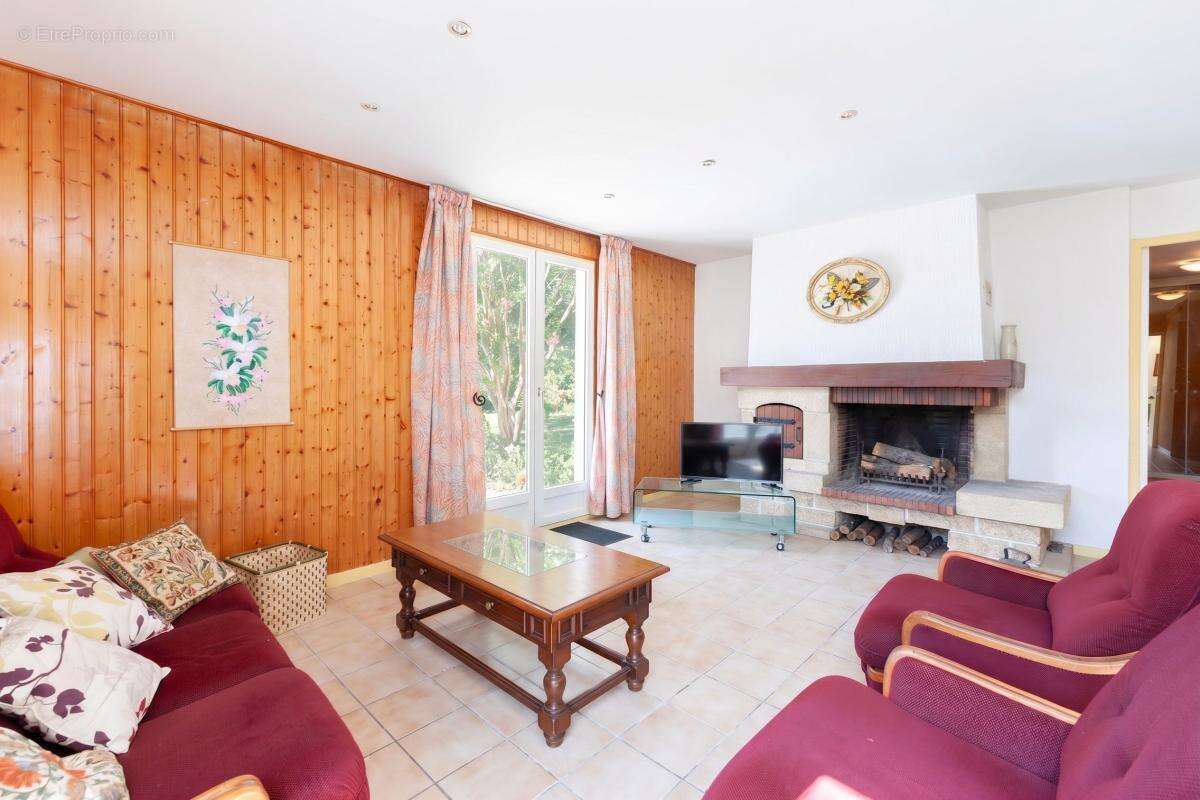 Une maison aux beaux volumes dans un cadre privilégié - photo 2