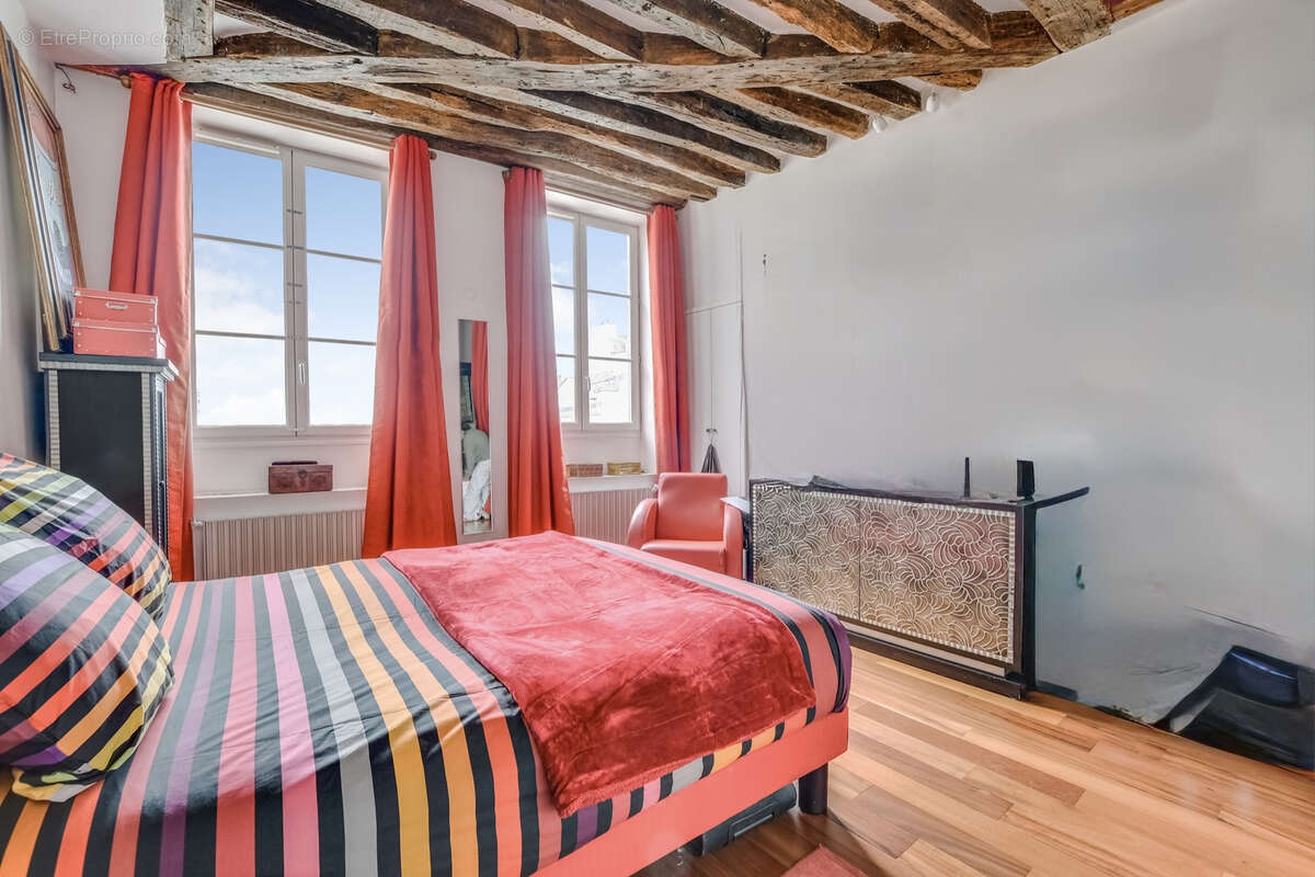 Appartement à PARIS-2E