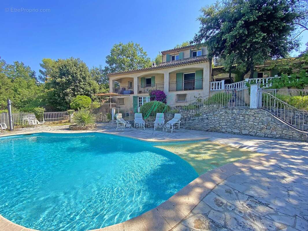 Maison à ROQUEFORT-LES-PINS