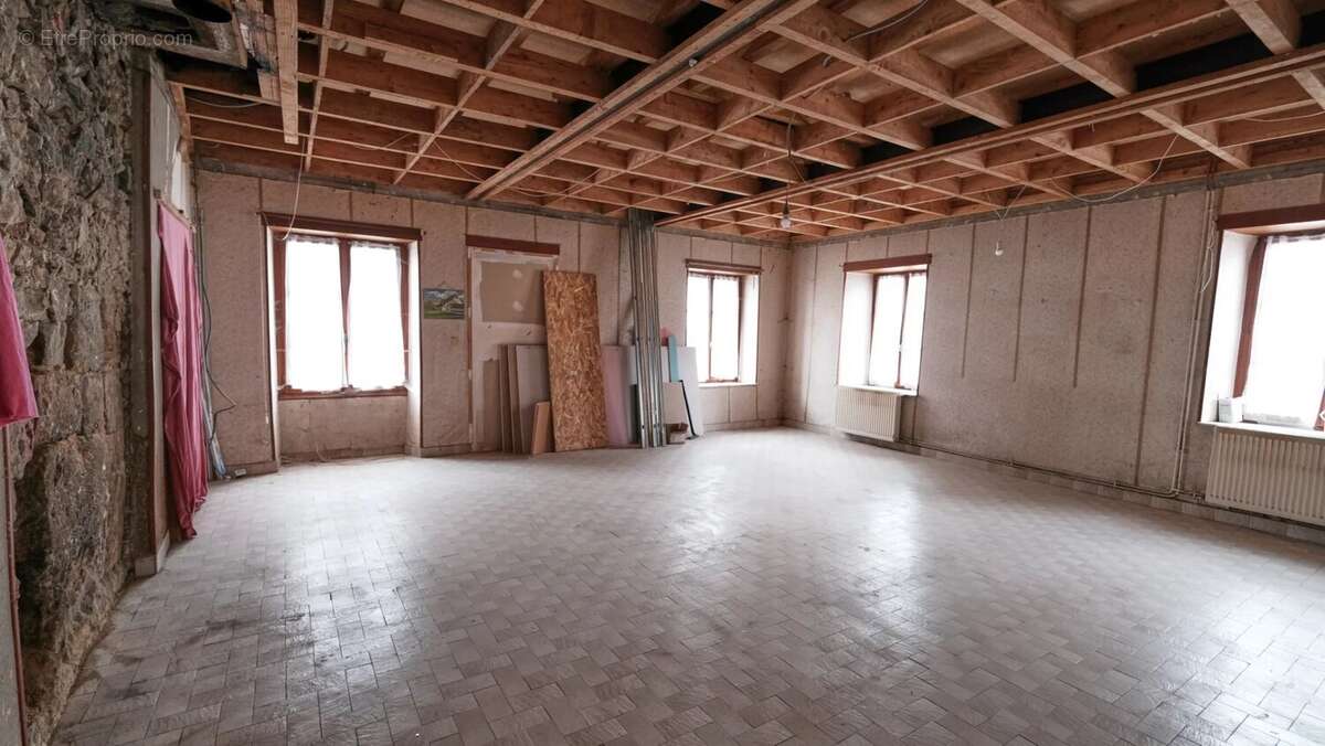 Maison à ROUSSILLON-EN-MORVAN