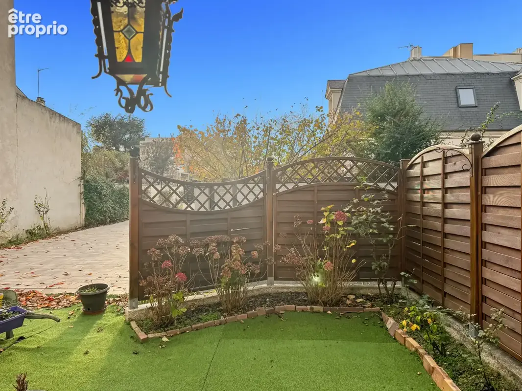 COURBEVOIE 92, Rue Hoche - Maison familiale avec jardins de 111m2 habitables + plus de 52m2 d'annexes (garage - photo 2