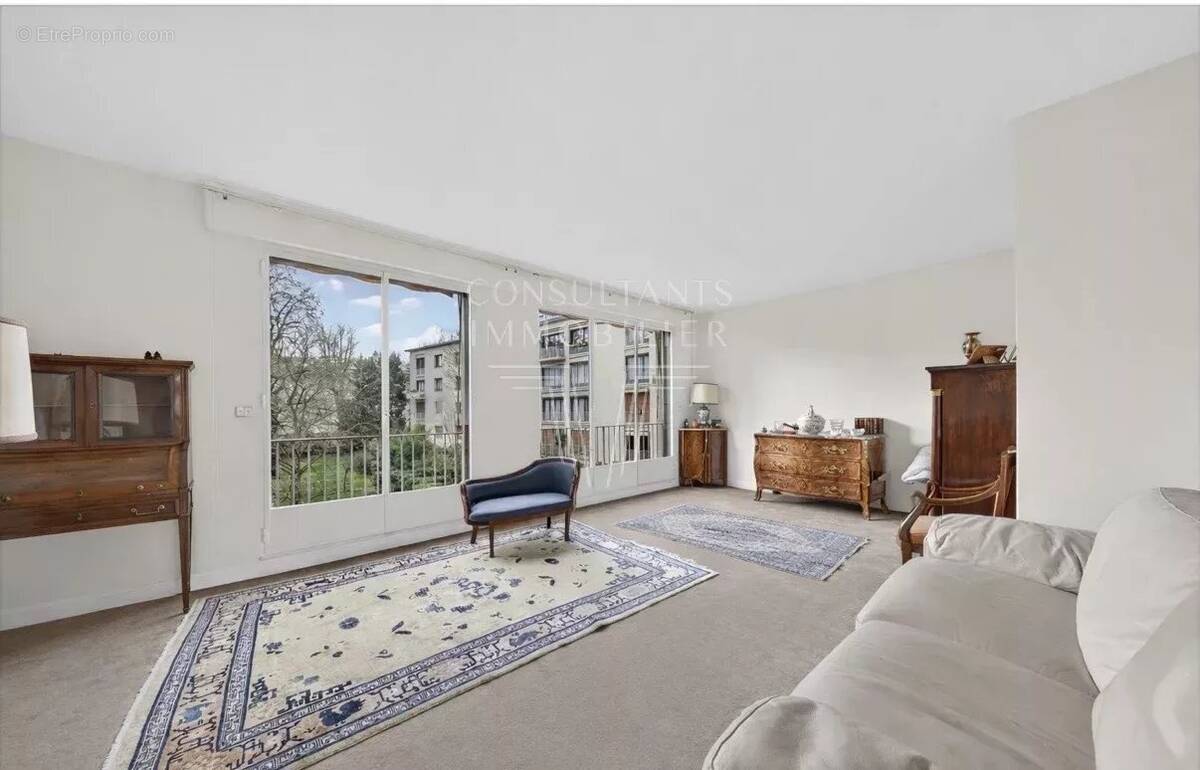 Appartement à NEUILLY-SUR-SEINE