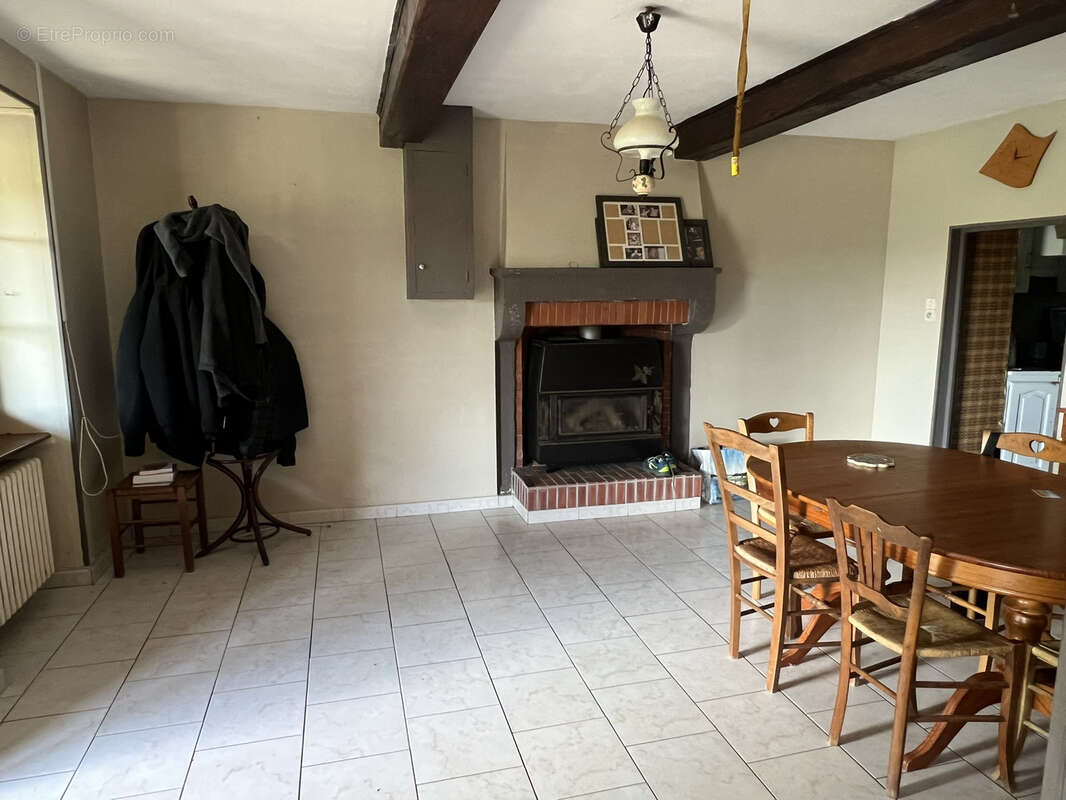 Maison à SAINT-JULIEN-DE-CIVRY