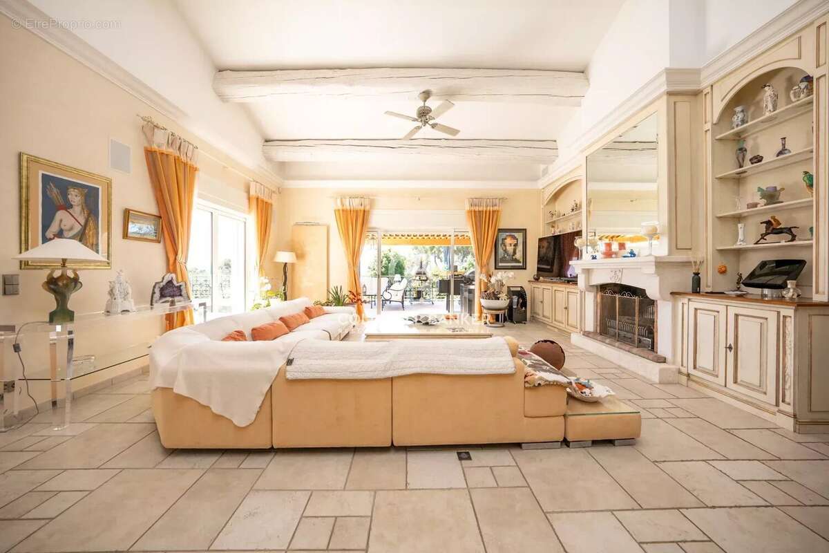 Maison à VALBONNE