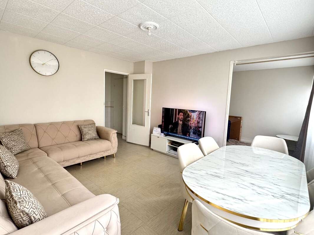 À vendre - Appartement F4 de 66,34 m2 avec une cave - Opportunité à saisir à AVON (77) - photo 2