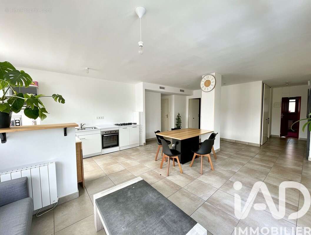 Maison 96 m² à Saint-Sulpice-De-Pommiers  - photo 5