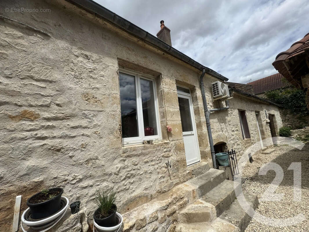 Maison à VARZY