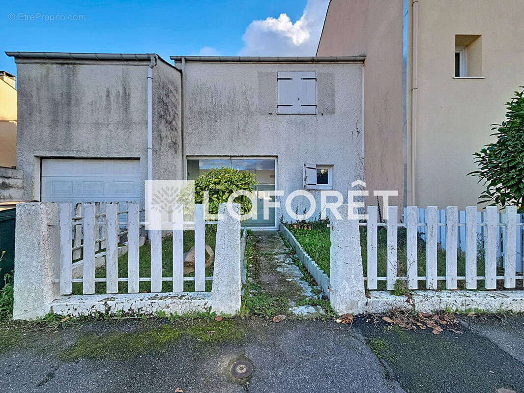 Maison à SAVIGNY-LE-TEMPLE