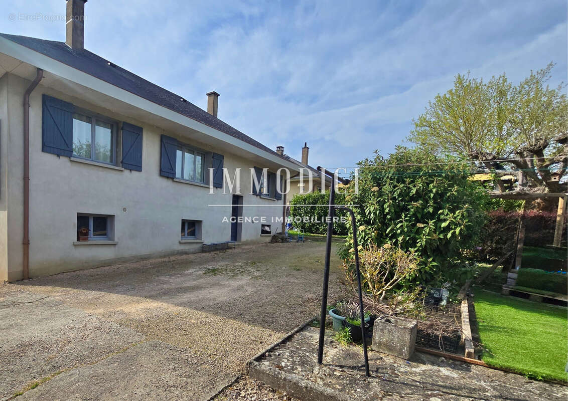 Maison à SAINT-CYR-SUR-MENTHON