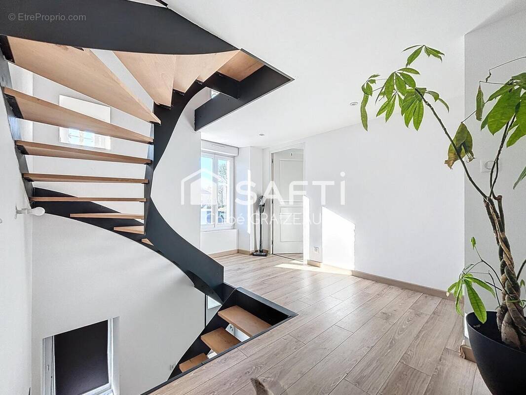 Photo 1 - Maison à LA CHAPELLE-SAINT-LAURENT