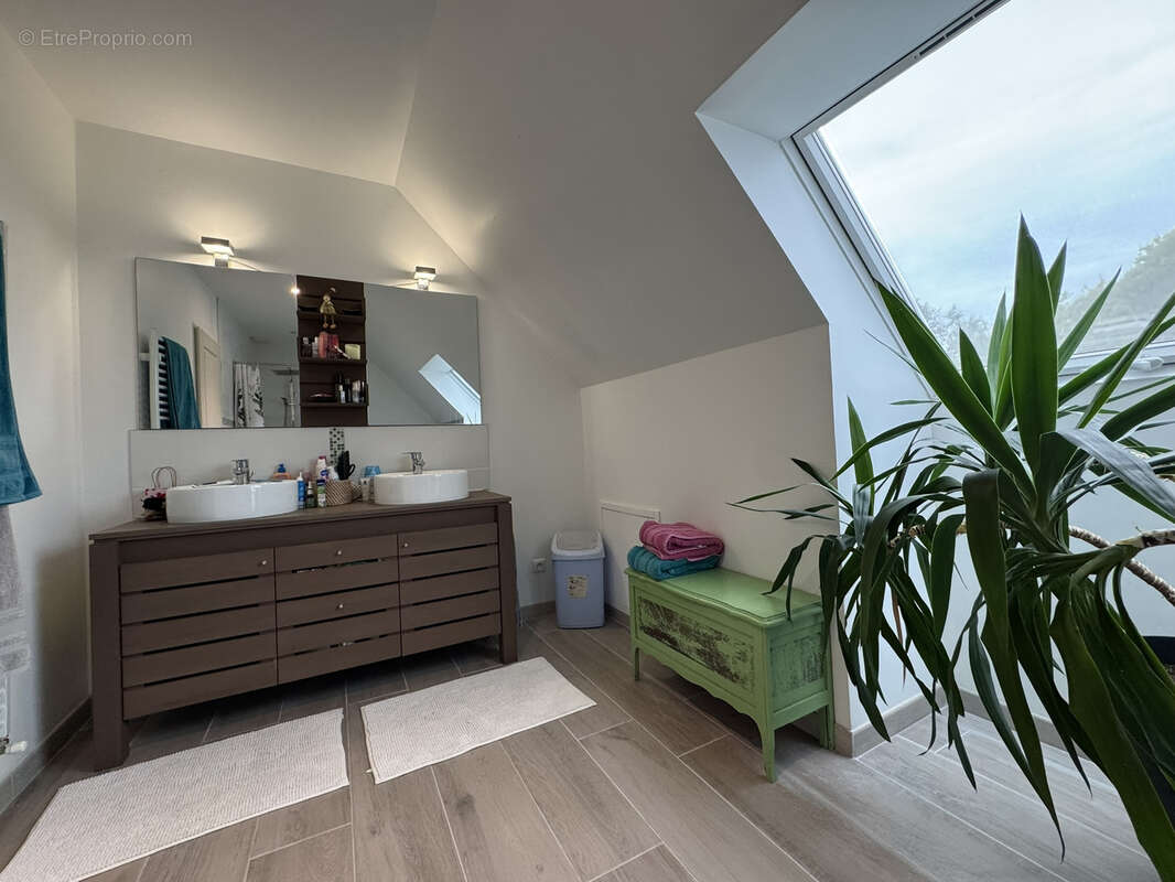 Maison à LA RIVIERE-SAINT-SAUVEUR