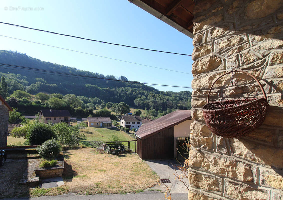 Maison de village et ses dépendances. - photo 2