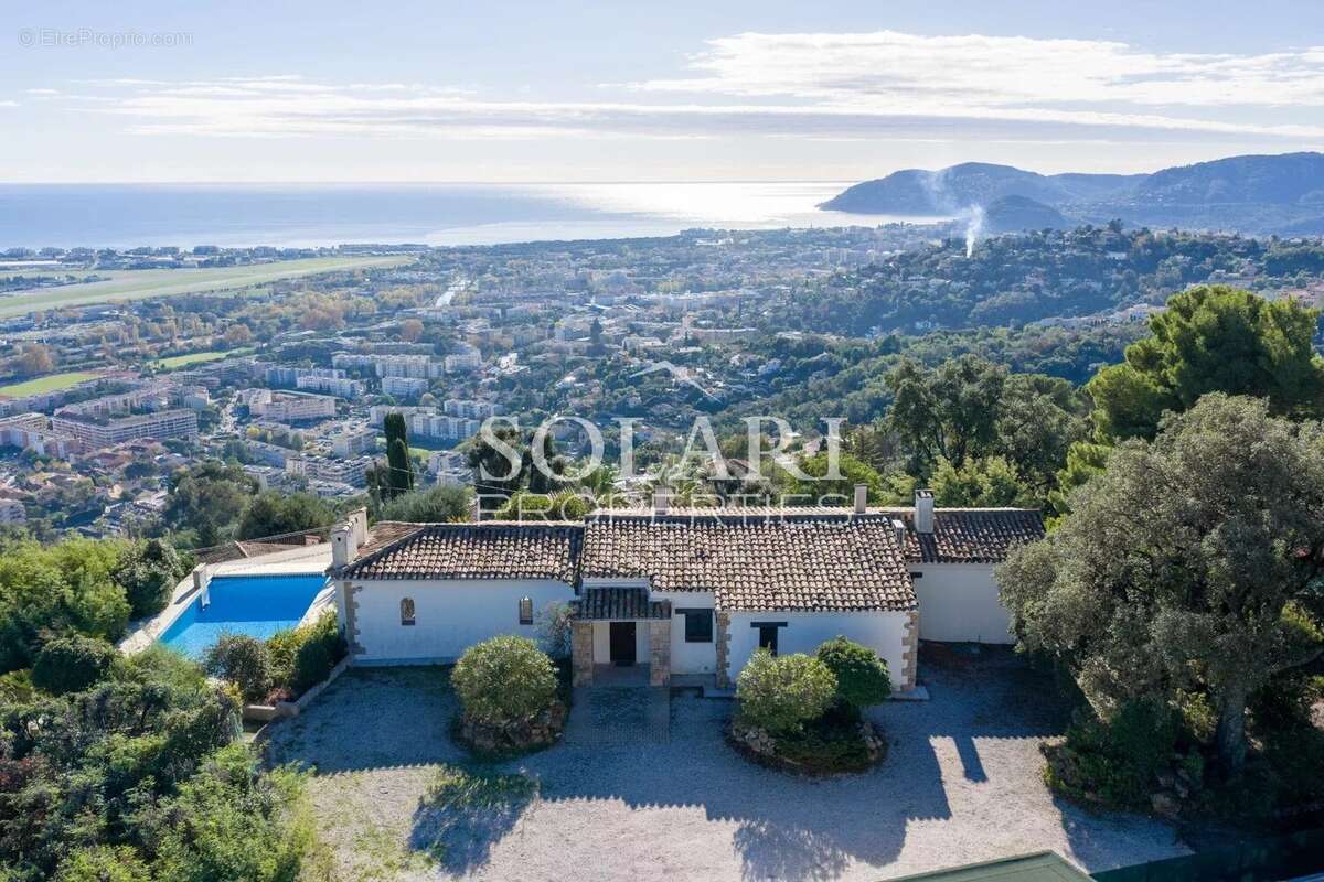 Maison à MANDELIEU-LA-NAPOULE