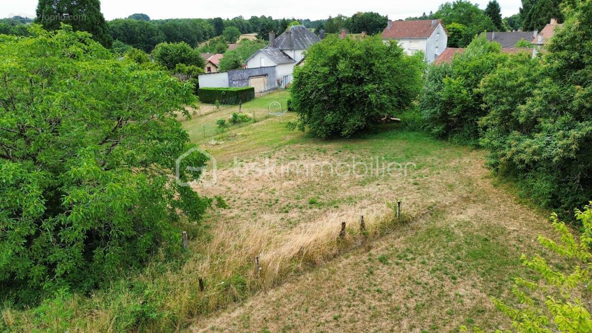 Terrain à CHALUS