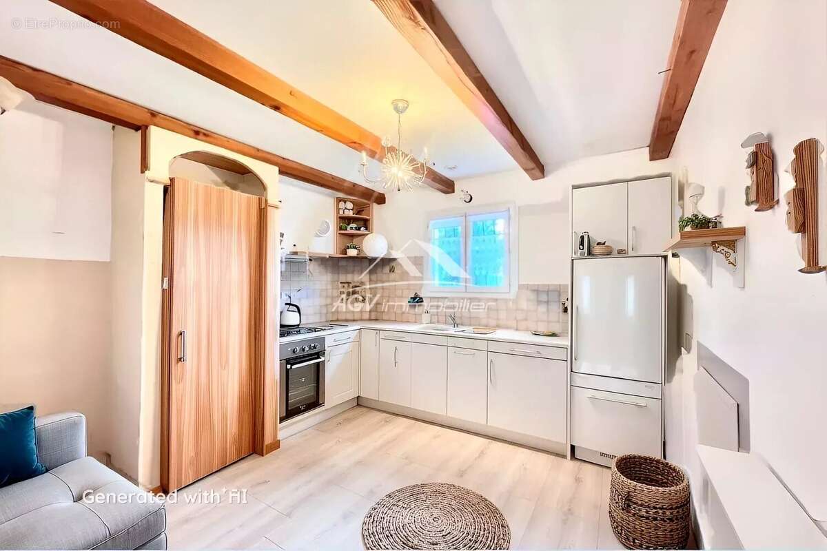 Maison à SAINT-JULIEN-LES-ROSIERS