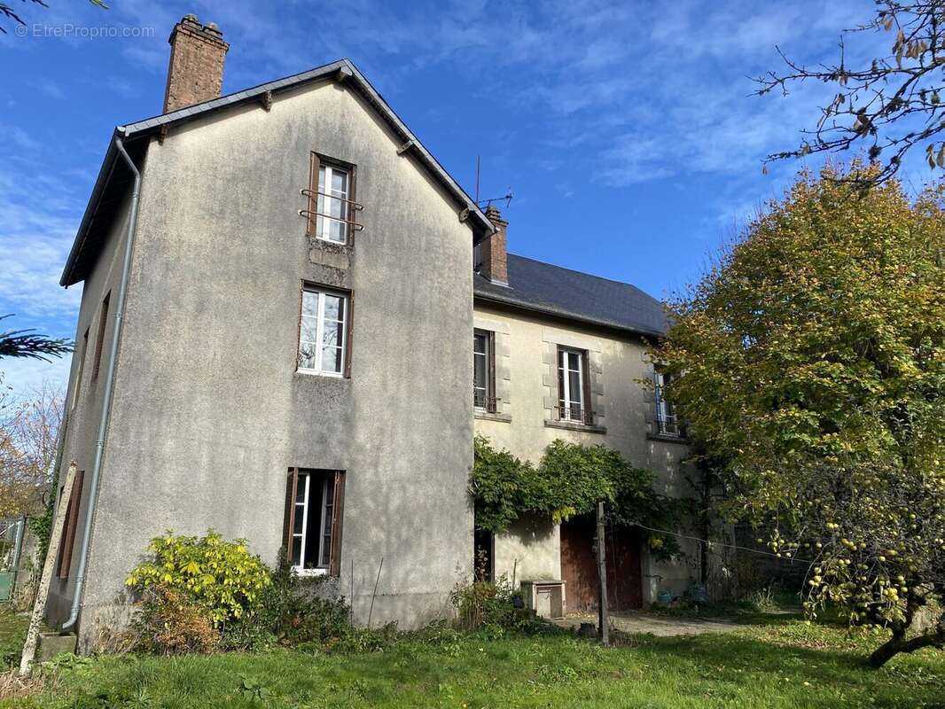 Maison à BUGEAT