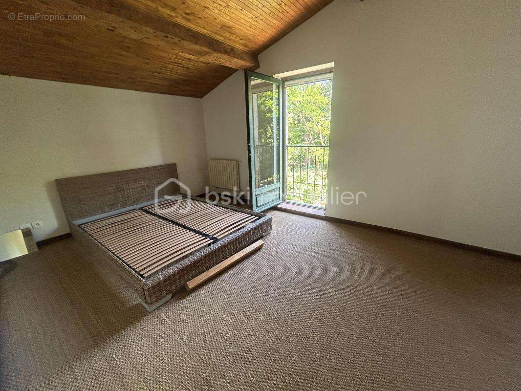 Grande maison en pierres-4 chambres- garage terrain -studio attenant - photo 9