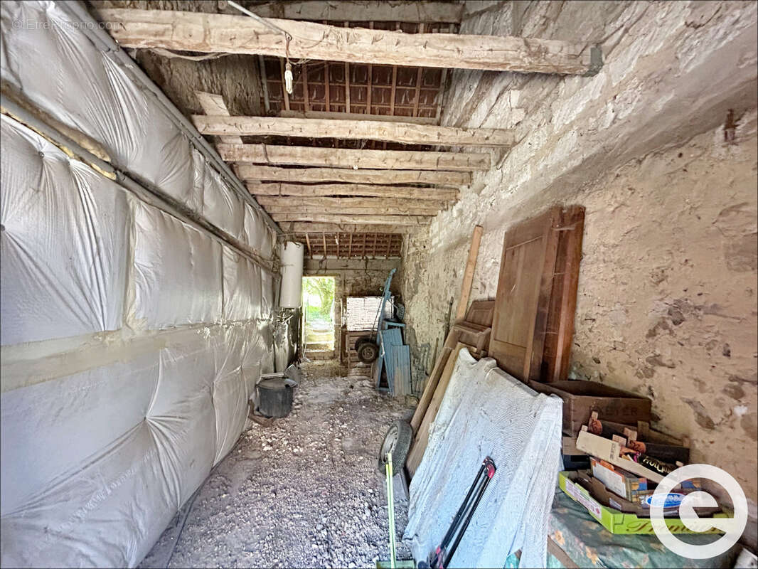 Maison 2 pièces 49.56 m2   Grange et dépendance et fort pententiel d'évolution    Terrain 389 m2   VILLEMANOCH - photo 16