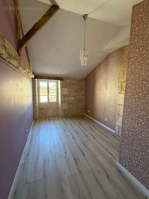 Maison à CHARRAS